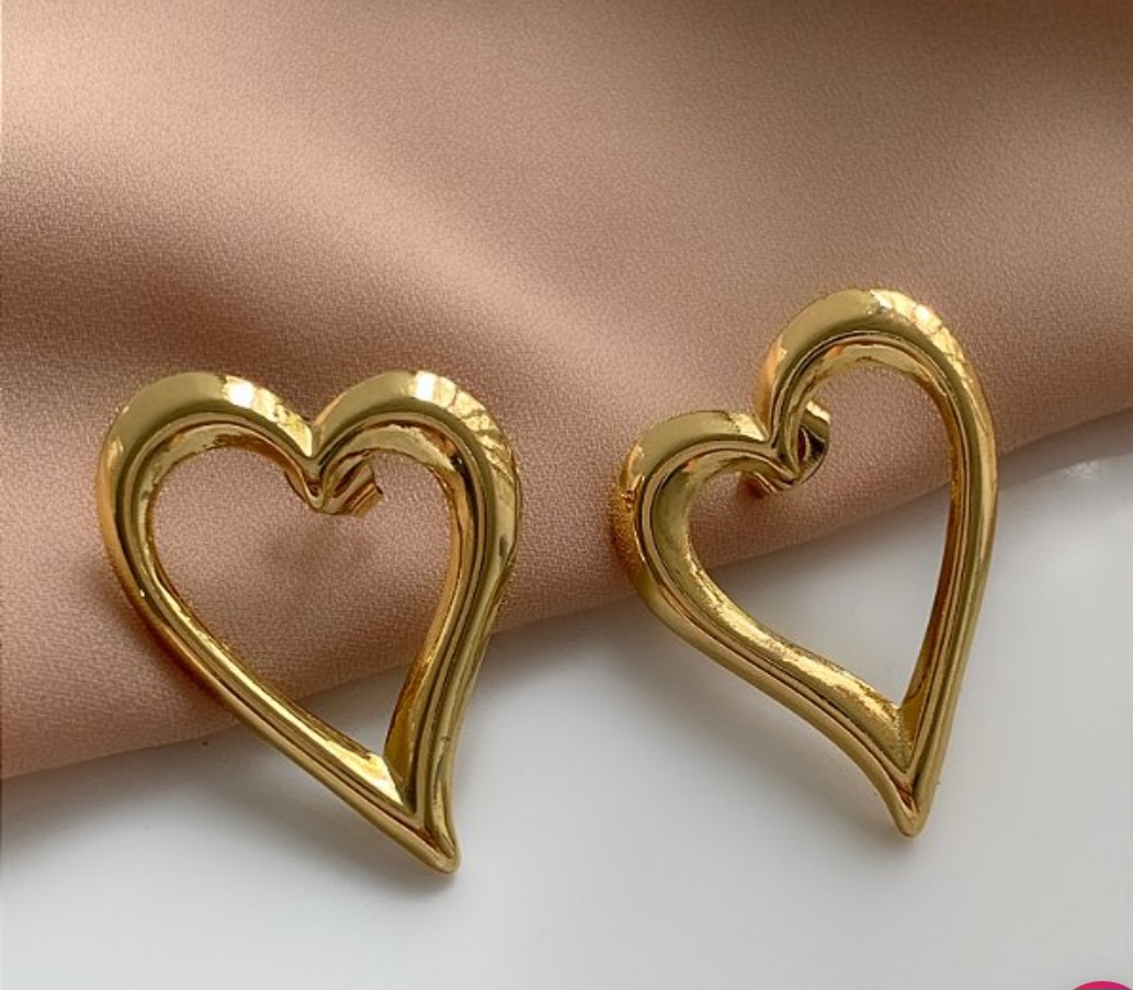 Brinco Coração Vazado Liquida