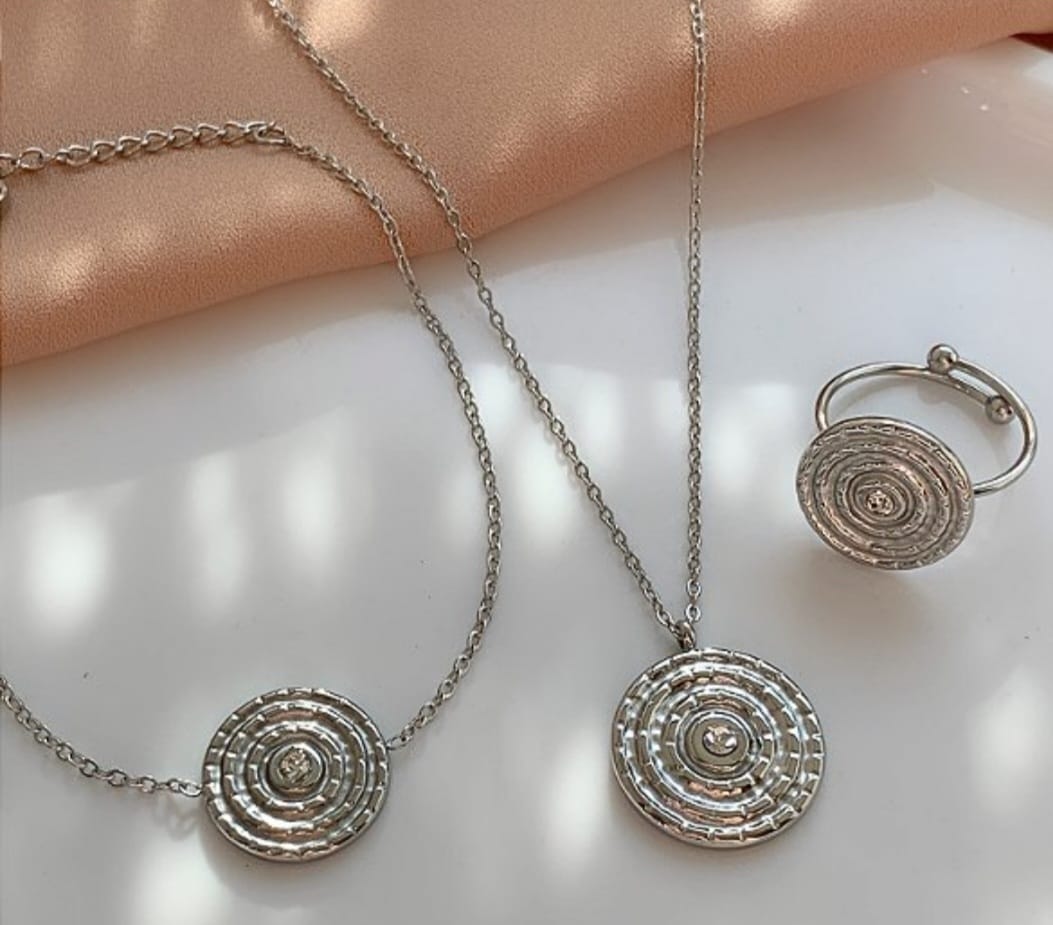 Conjunto Medalha: Colar, pulseira e anel - Liquida