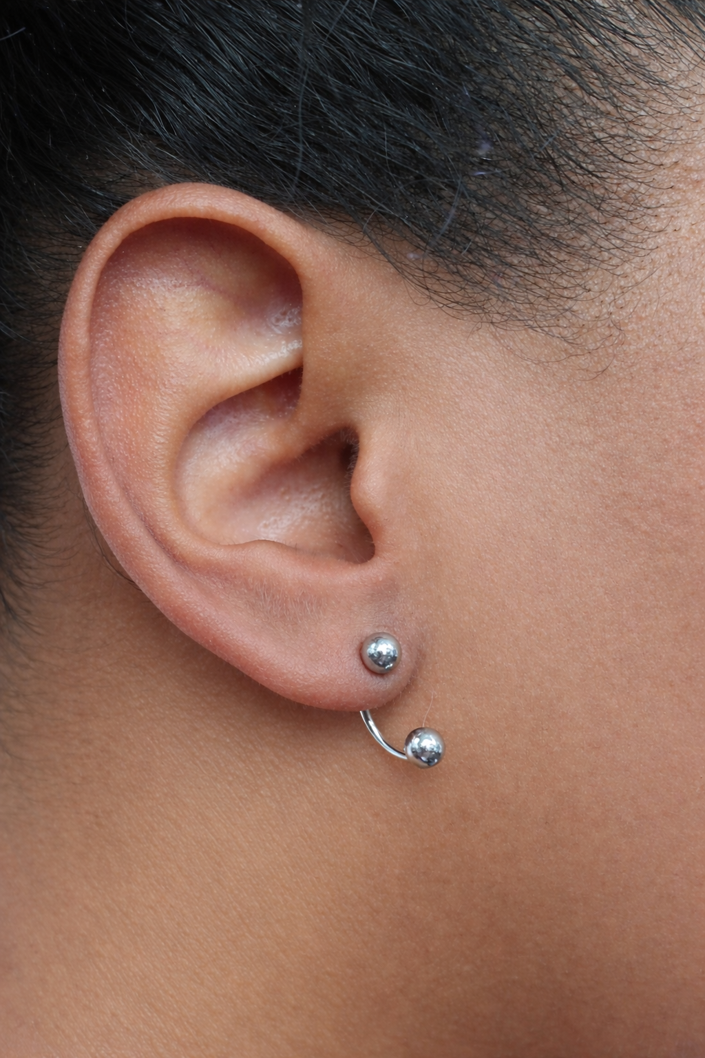 Brinco tipo piercing c/ 2 Bolinhas